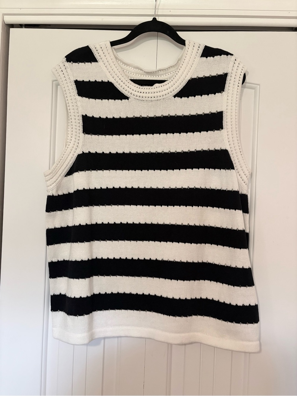 NWOT Eloquii Black and White Open-Knit V-Neck Sweater Tank